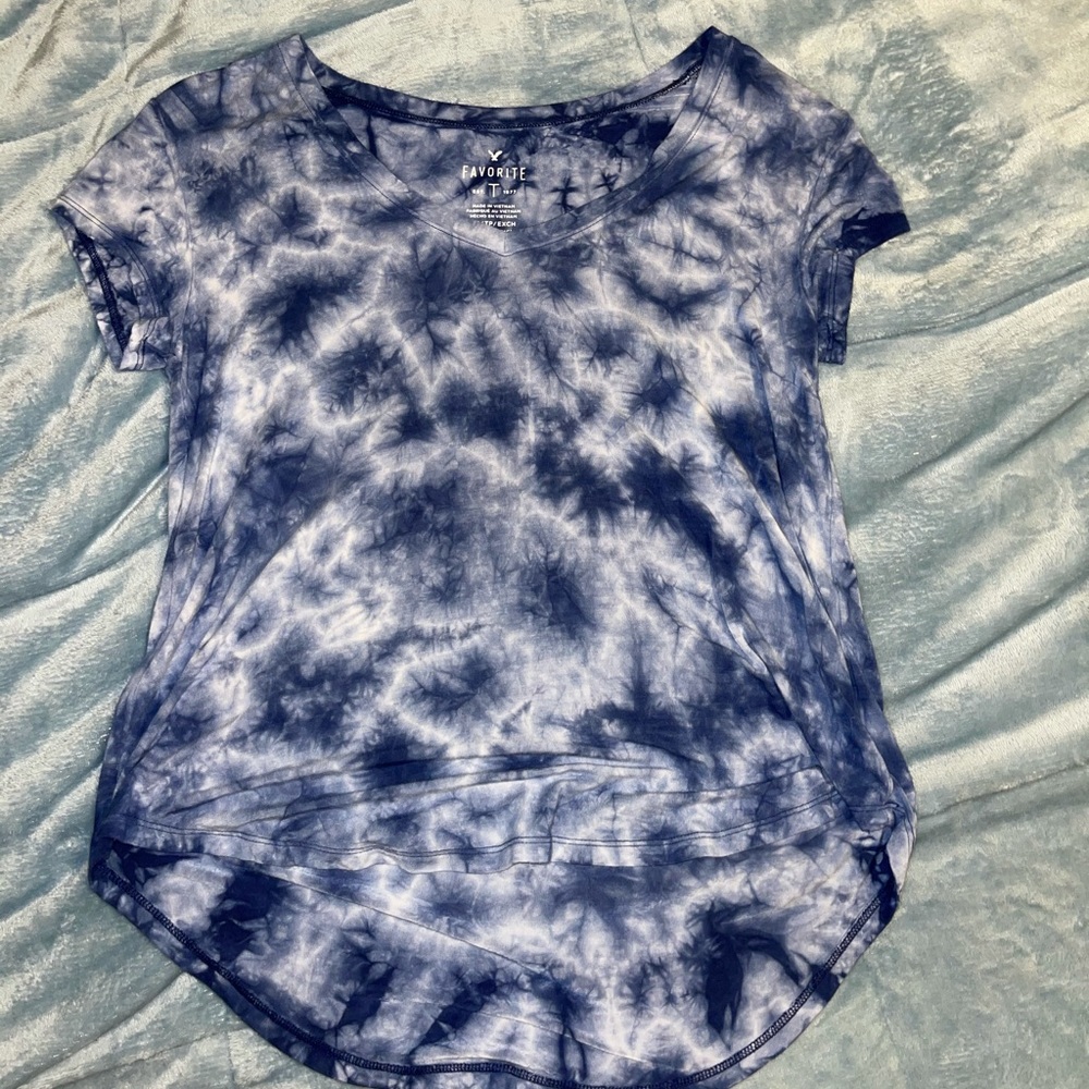 American Eagle V-neck T-shirt